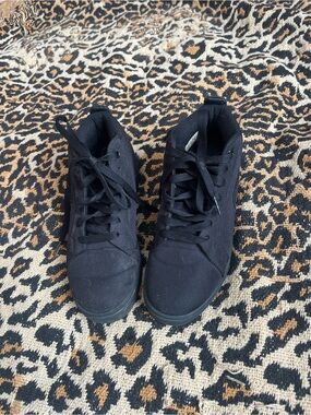 Heelys Black Low-Top Skate Sneakers